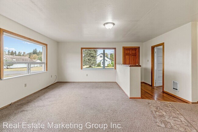 Building Photo - 3 br, 2 bath House - 219 Mossyrock Ave