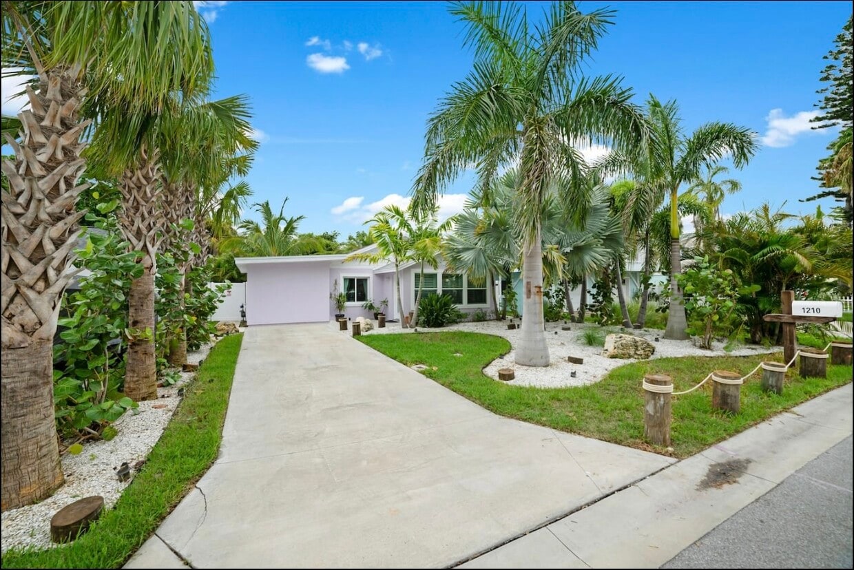 Foto principal - 1210 Bay Palm Blvd