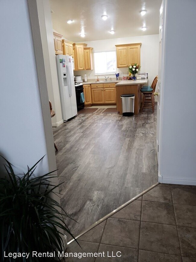 Foto del edificio - 4 br, 3 bath House - 905 Clara Court