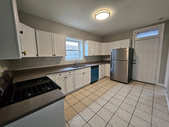 Building Photo - 2207 W Rosemont Ave