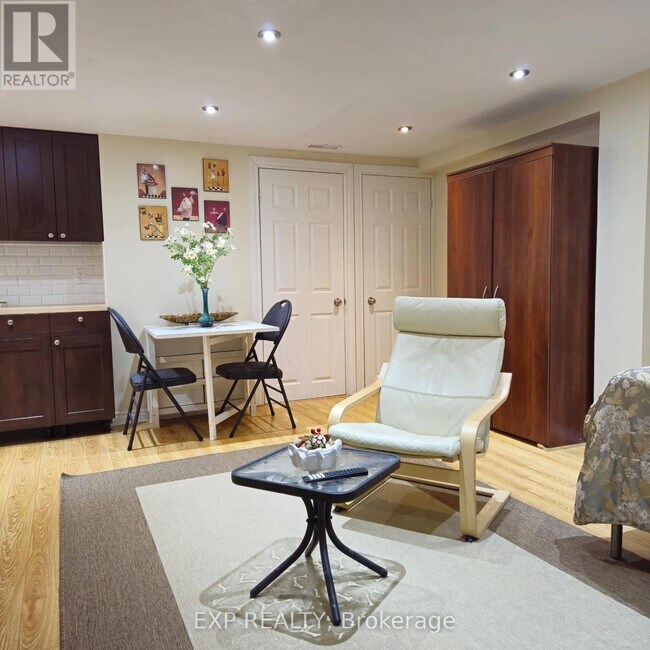 Building Photo - 47 Mare Crescent