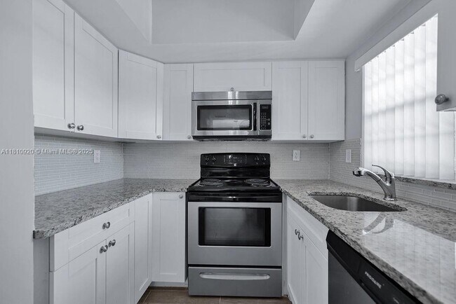 Foto del edificio - 4143 N Ocean Blvd