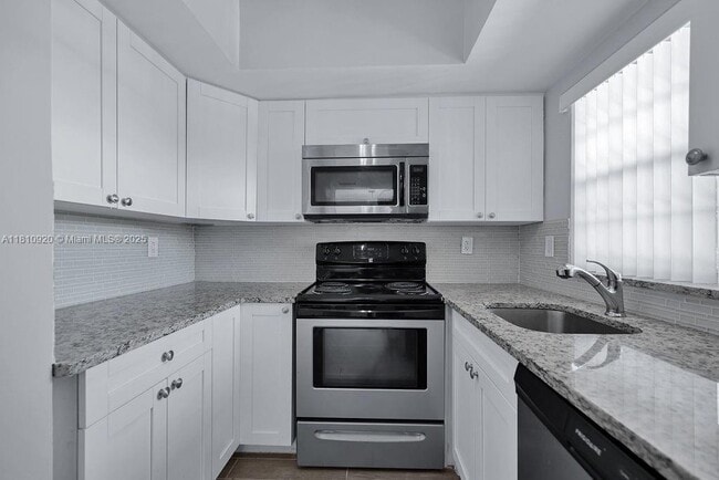 Building Photo - 4143 N Ocean Blvd