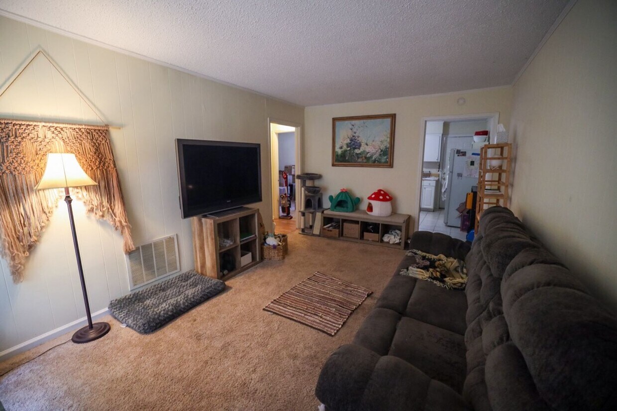 Foto principal - 2 Bedroom Apartment Close to Campus!
