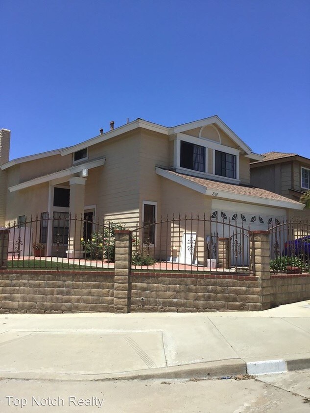 Primary Photo - 5 br, 3 bath House - 2200 Sherwood Dr