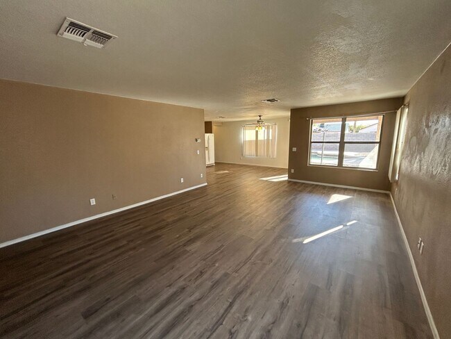 Foto del edificio - 12329 N Pablo St