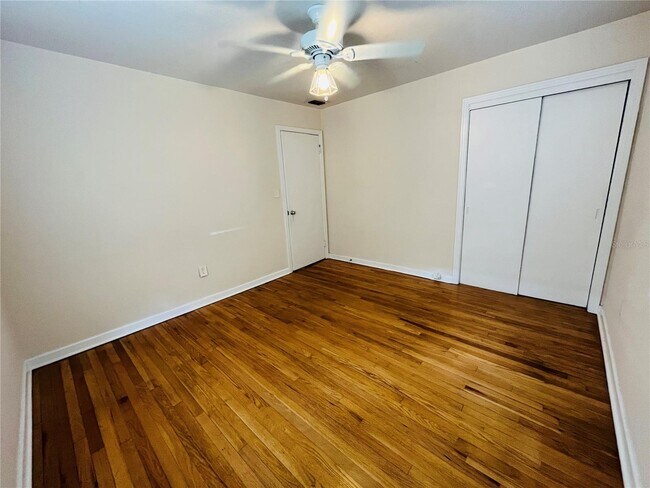 Building Photo - 1012 Alba Dr