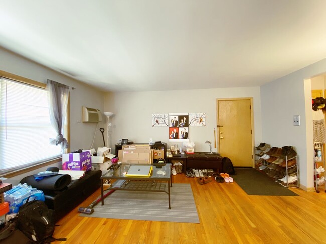 Building Photo - 4112 N. Kedvale-4114-2E