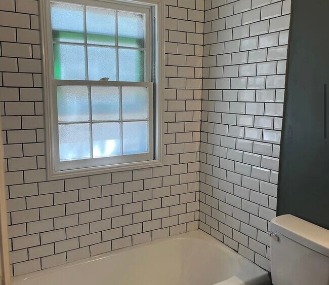 Foto del edificio - 2403 E Bayley St