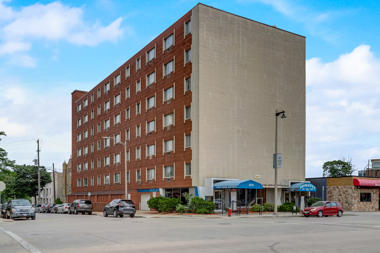 Primary Photo - Avenue Manor Apartments