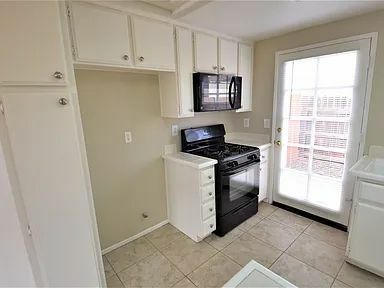 Building Photo - 27628 Moonridge Dr