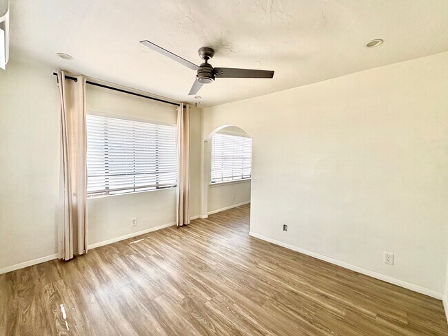 Foto del edificio - 1530 E Diamond St