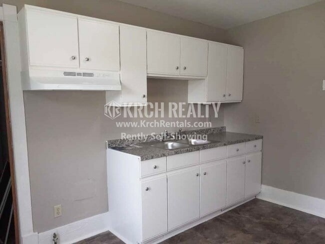 Building Photo - Newly Renovated, 1 Bedroom 1 Bathroom