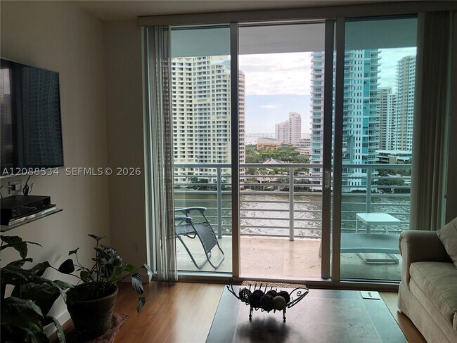 Foto del edificio - 335 S Biscayne Blvd