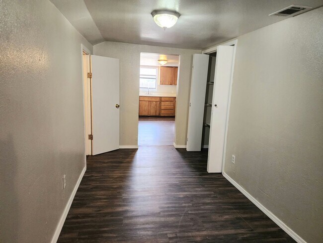 Building Photo - 905/907 N Ave K - duplex