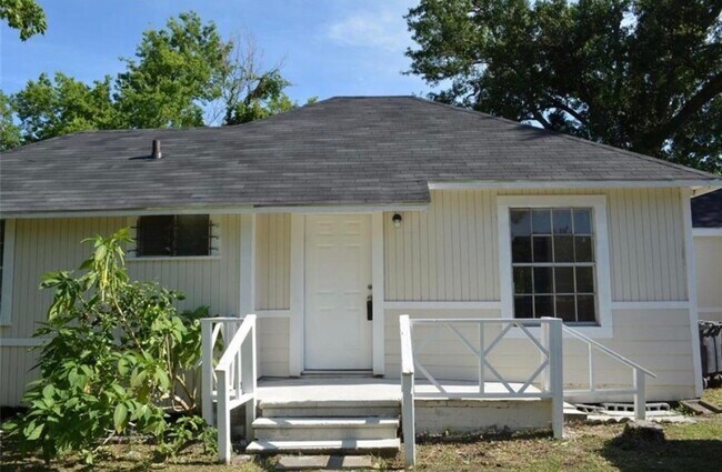 Building Photo - 2514 Lynnfield St