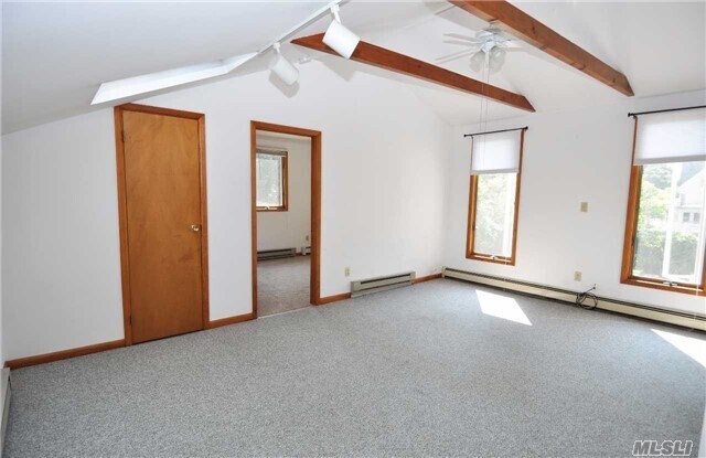 Foto del edificio - 20 Hallock Ln