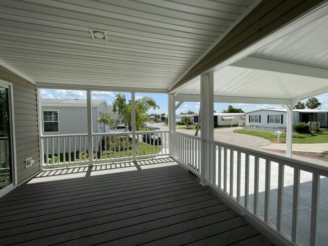 Building Photo - 990 E Orinoco Ave