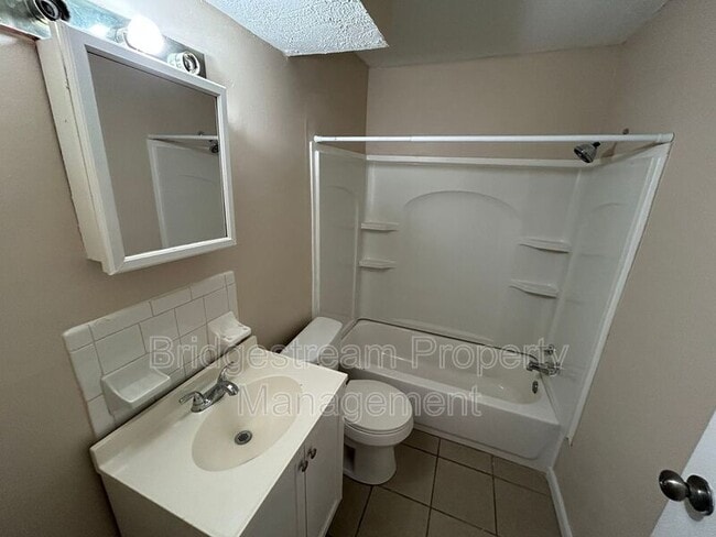 Building Photo - 1901 Hazel Ave