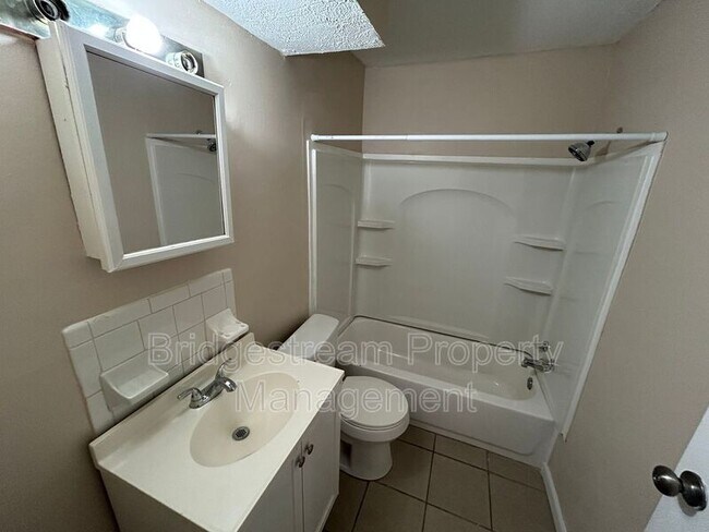 Foto del edificio - 1901 Hazel Ave