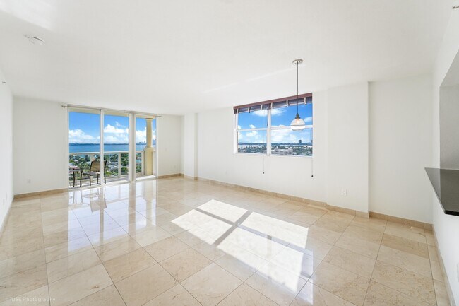 Foto del edificio - 1625 79th Street Cswy