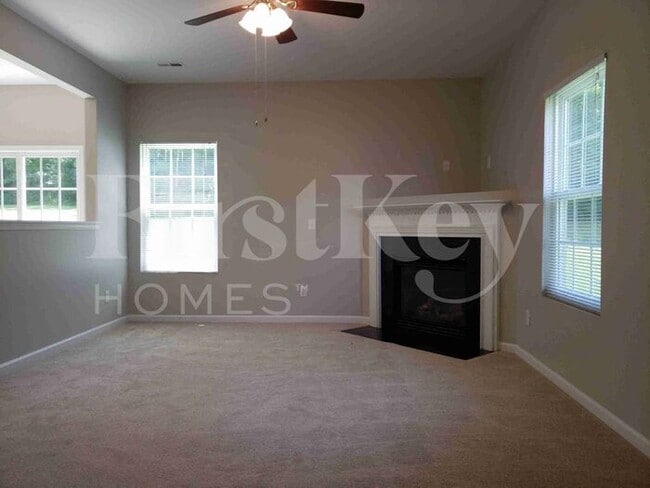 Building Photo - 2140 Lauren Woods Dr