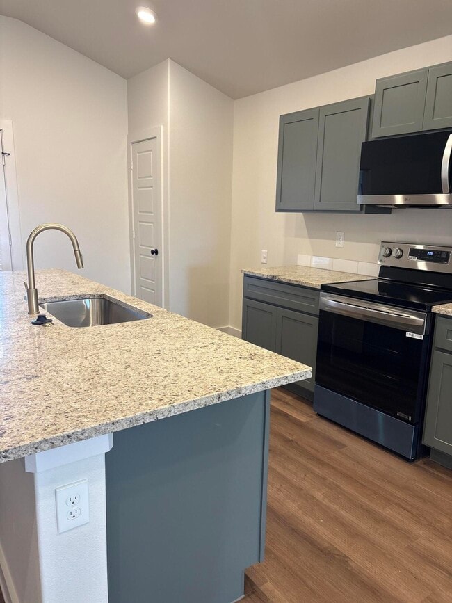 Building Photo - 2143 Langford Ave