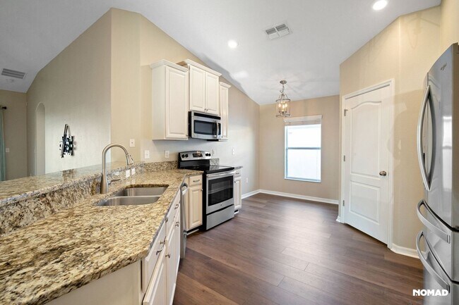 Building Photo - 4BR/3B House in Riverview