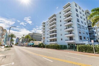 Building Photo - 720 Collins Ave