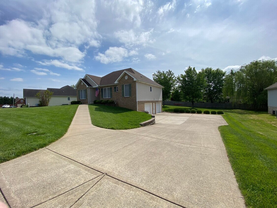 Primary Photo - 3672 Fieldstone Dr