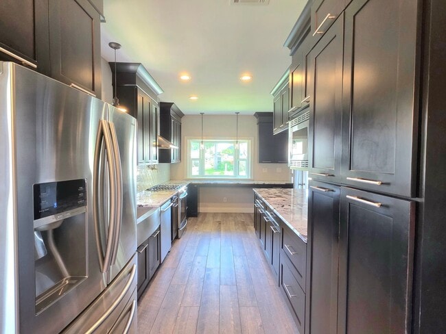 Building Photo - 1643 Kalakaua Ct