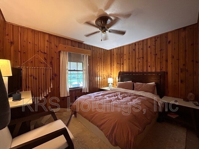 Building Photo - 418 Eastwood Dr