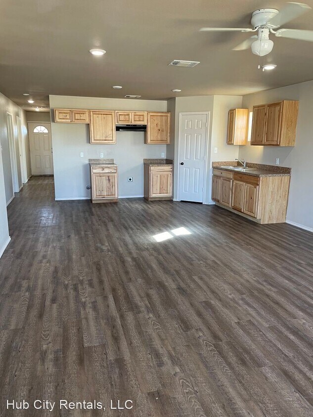 Building Photo - 3 br, 2 bath House - 1003 E Zenith