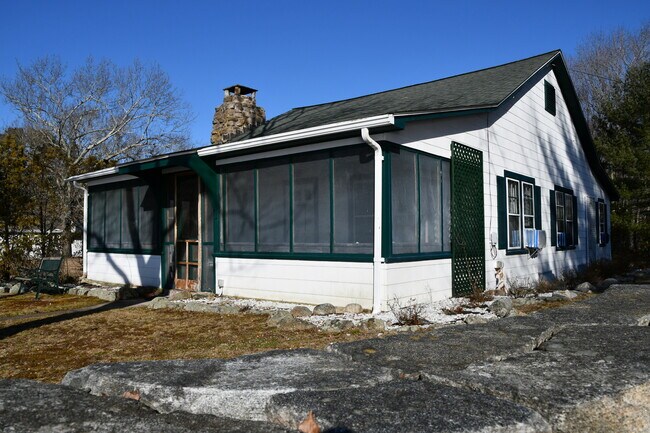 Building Photo - 19 Hickory St