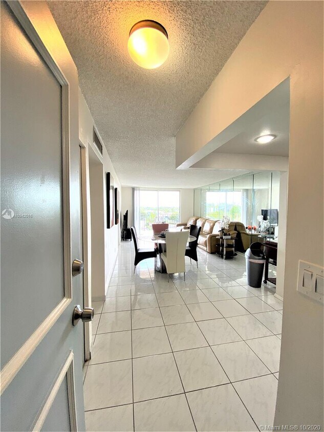 Foto principal - 1465 NE 121st St