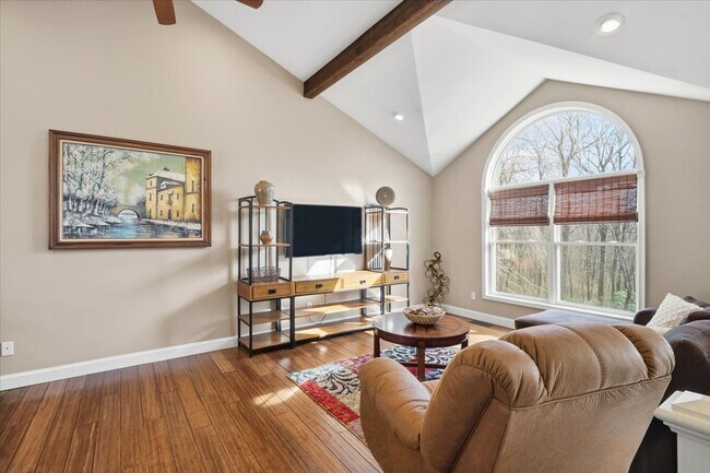 Sala de estar - 126 Snyder Ln