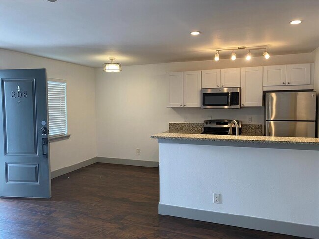Building Photo - 4633 Fairmount St