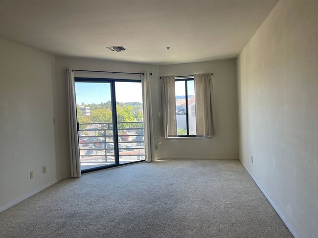 Building Photo - 1201 Alta Vista Ct