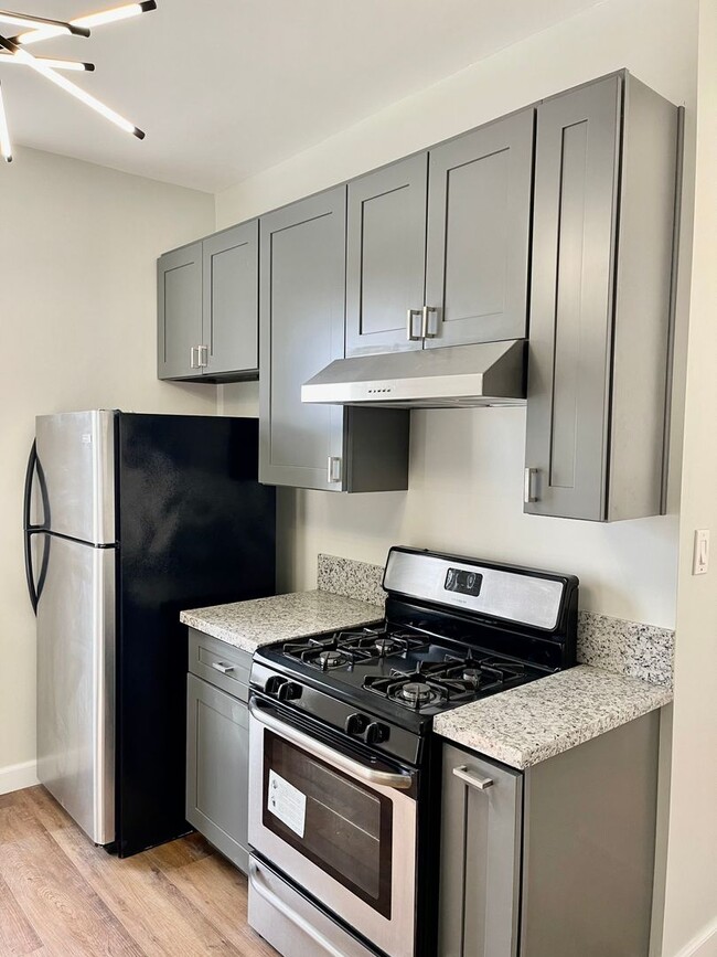 Foto del edificio - Renovated 3 Bed + 2 Bath Home in Los Angeles!