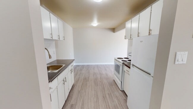 Building Photo - 9807-9108 108 Ave