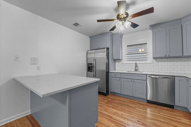 Building Photo - 70 Clifford St