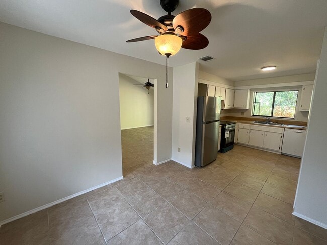 Building Photo - 805 Buckie Dr