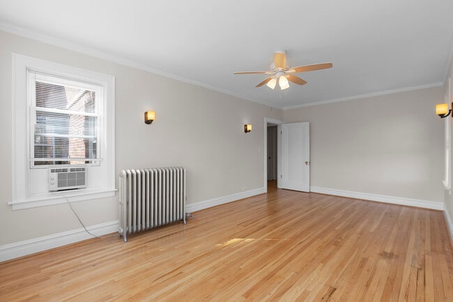 Foto del edificio - 120 Custer Ave