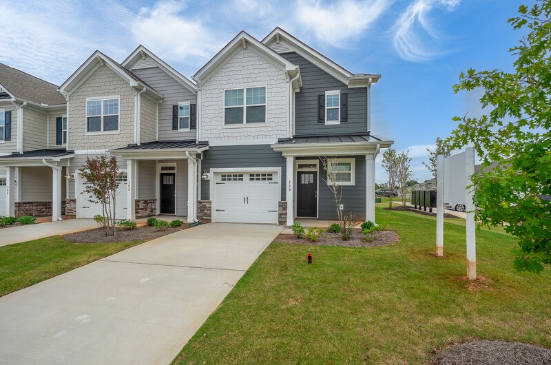 Primary Photo - 300 Rodessa Ln