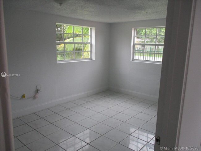Building Photo - 112 Miami Gardens Rd