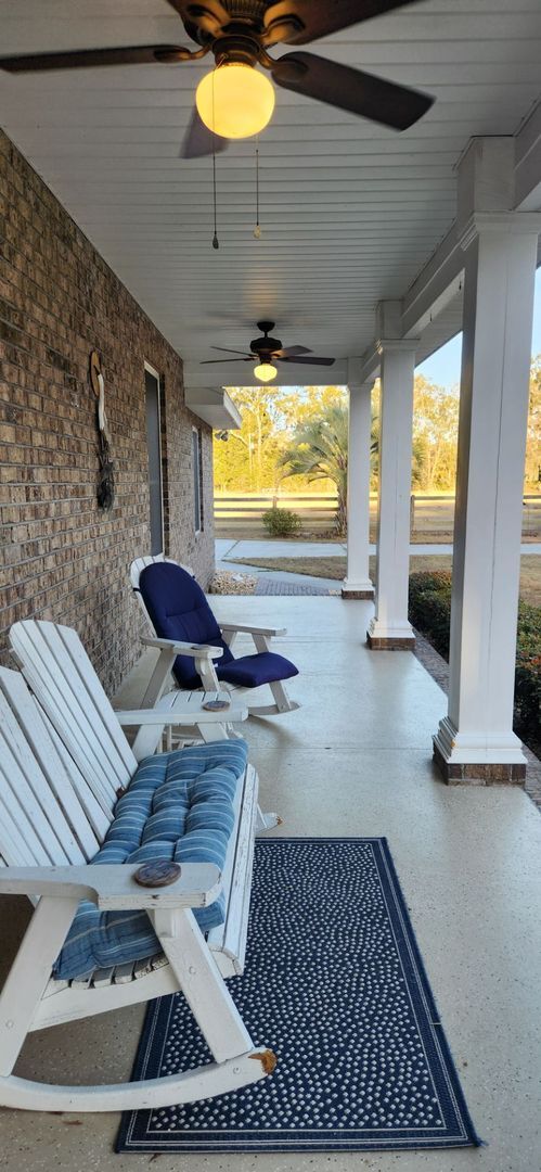 Foto del edificio - Beautifully updated 3-bedroom, 2.5-bath home in a picturesque country setting