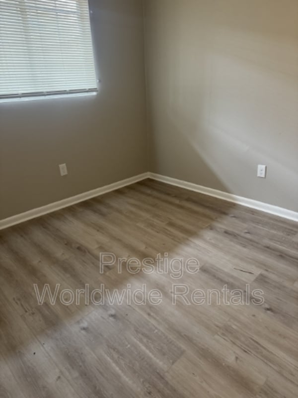 Foto del edificio - 1718 Knowles Rd