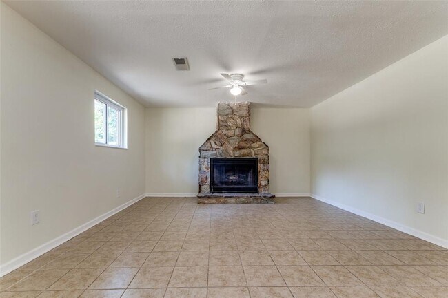 Foto del edificio - 3430 Shadowcrest Ln