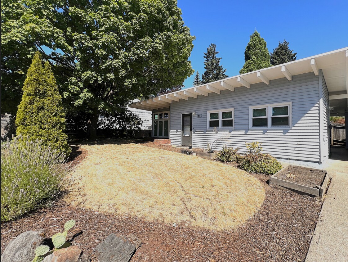 Foto principal - Charming South Hills Home