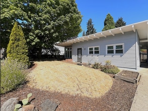 Building Photo - 83 W 27th Ave